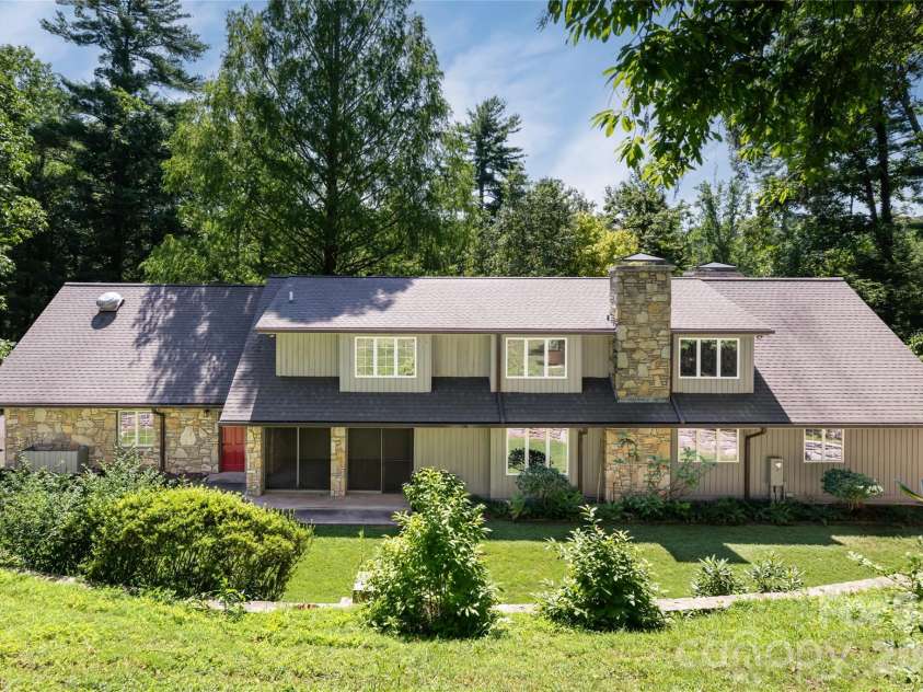 25 Forest Road, Asheville, NC 28803.  MLS# CAR4412370, YatesRealty ID 42019. 