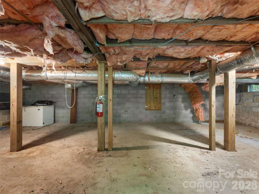 95 Substation Road, Saluda, NC 28773.  MLS# CAR4402765, YatesRealty ID 42020. Crawl space/ workshop
