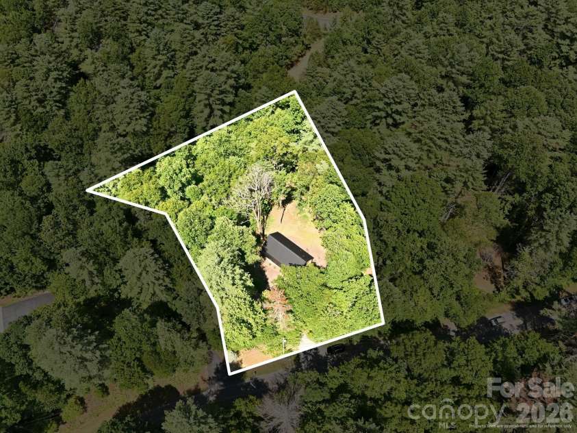 2272 Evans Road, Hendersonville, NC 28739.  MLS# CAR4412038, YatesRealty ID 42021. 