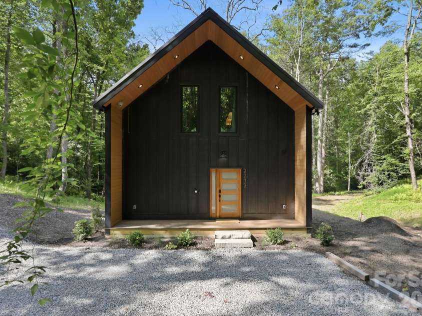 2272 Evans Road, Hendersonville, NC 28739.  MLS# CAR4412038, YatesRealty ID 42021. 