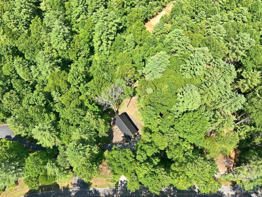 2272 Evans Road, Hendersonville, NC 28739.  MLS# CAR4412038, YatesRealty ID 42021. 