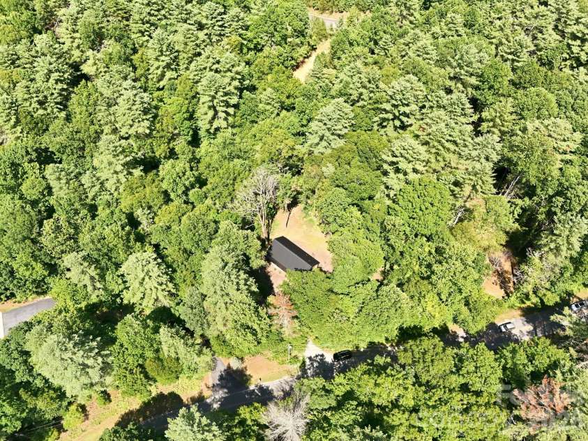 2272 Evans Road, Hendersonville, NC 28739.  MLS# CAR4412038, YatesRealty ID 42021. 