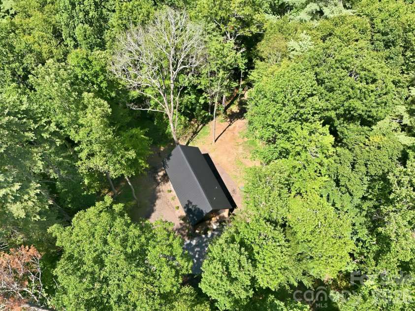 2272 Evans Road, Hendersonville, NC 28739.  MLS# CAR4412038, YatesRealty ID 42021. 