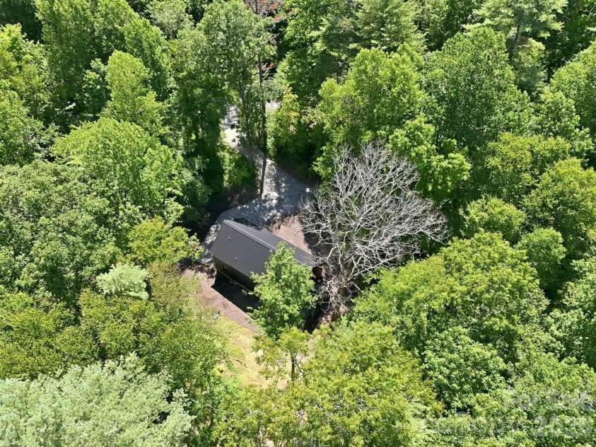 2272 Evans Road, Hendersonville, NC 28739.  MLS# CAR4412038, YatesRealty ID 42021. 
