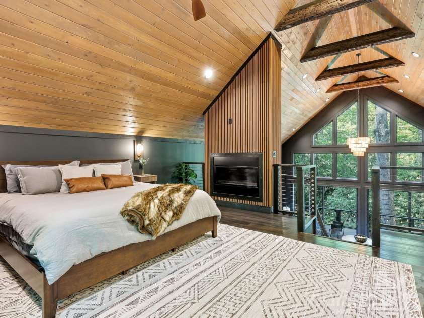 2272 Evans Road, Hendersonville, NC 28739.  MLS# CAR4412038, YatesRealty ID 42021. 