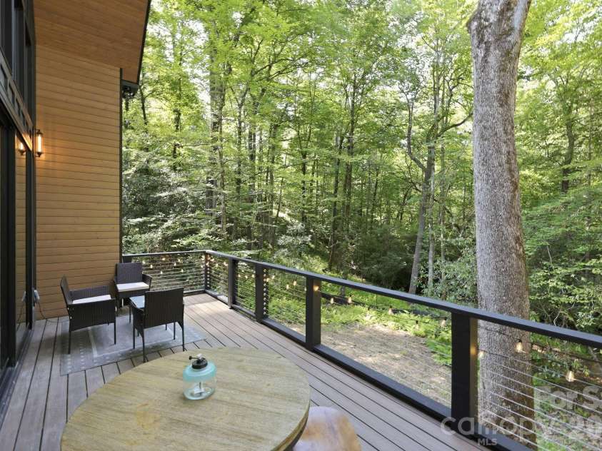 2272 Evans Road, Hendersonville, NC 28739.  MLS# CAR4412038, YatesRealty ID 42021. 