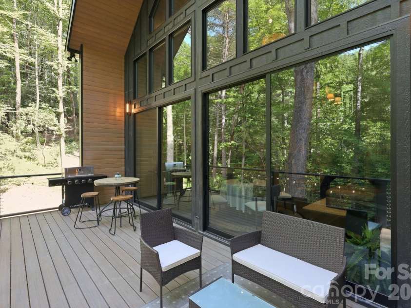 2272 Evans Road, Hendersonville, NC 28739.  MLS# CAR4412038, YatesRealty ID 42021. 