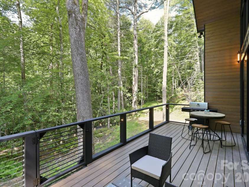 2272 Evans Road, Hendersonville, NC 28739.  MLS# CAR4412038, YatesRealty ID 42021. 