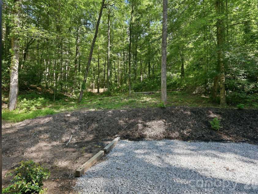 2272 Evans Road, Hendersonville, NC 28739.  MLS# CAR4412038, YatesRealty ID 42021. 