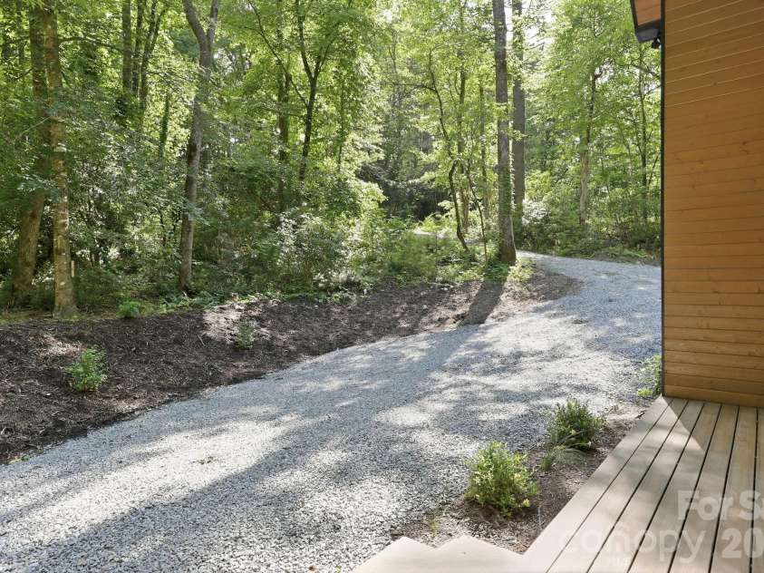 2272 Evans Road, Hendersonville, NC 28739.  MLS# CAR4412038, YatesRealty ID 42021. 