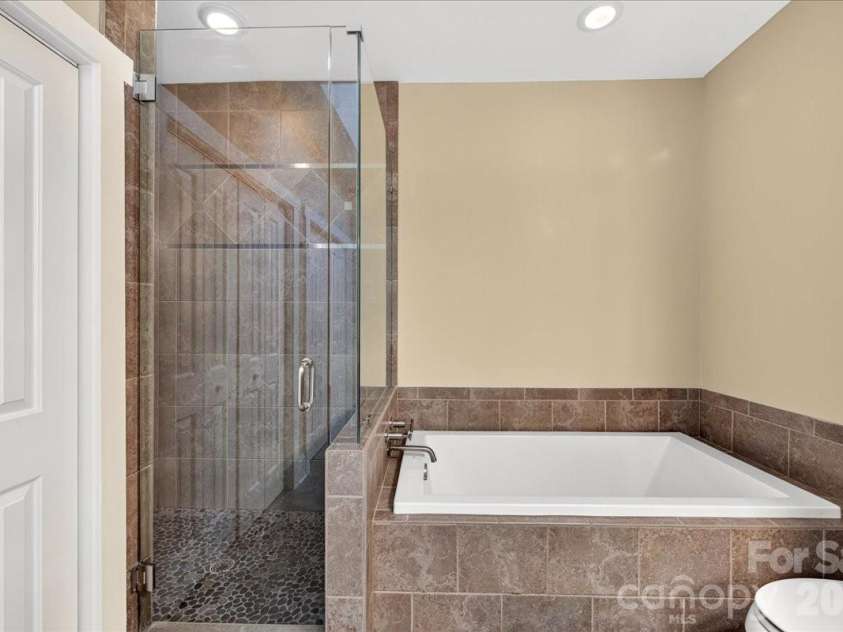 729 Charles Avenue, Charlotte, NC 28205.  MLS# CAR4412139, YatesRealty ID 42022. 