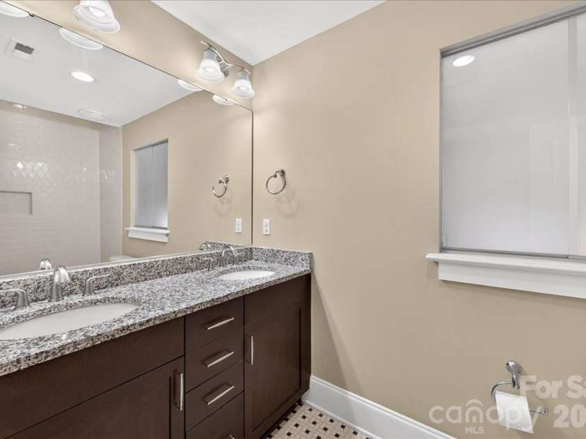 729 Charles Avenue, Charlotte, NC 28205.  MLS# CAR4412139, YatesRealty ID 42022. 