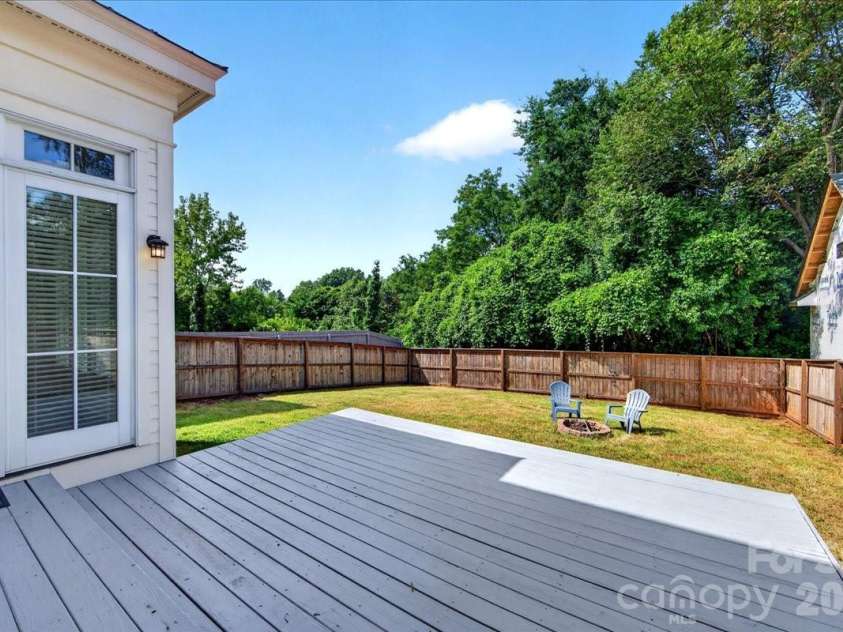729 Charles Avenue, Charlotte, NC 28205.  MLS# CAR4412139, YatesRealty ID 42022. 
