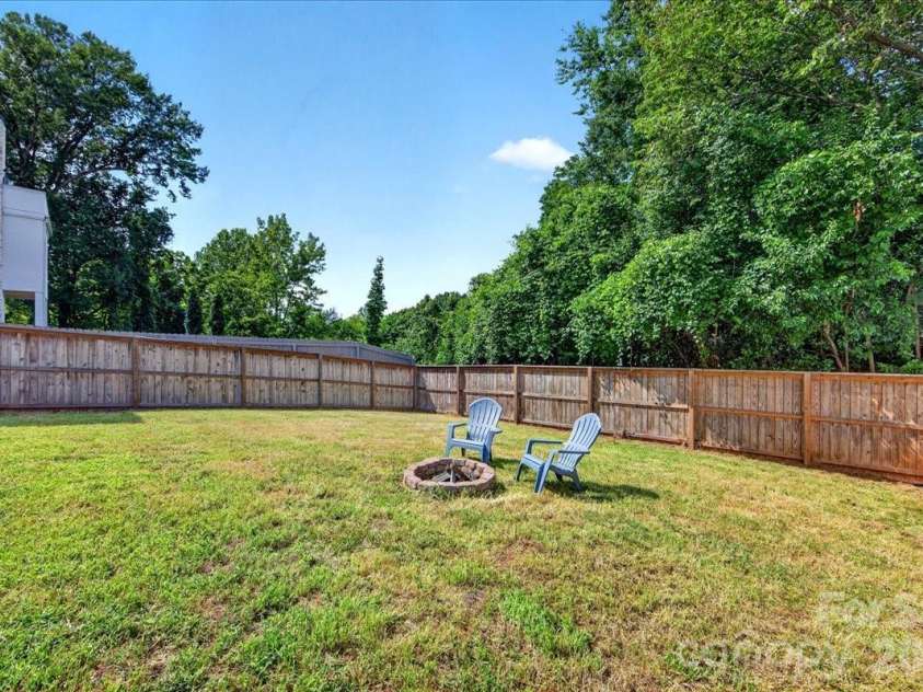 729 Charles Avenue, Charlotte, NC 28205.  MLS# CAR4412139, YatesRealty ID 42022. 