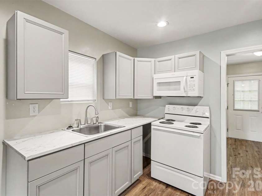 125 Gains Lane, Statesville, NC 28677.  MLS# CAR4407247, YatesRealty ID 42023. Kitchen