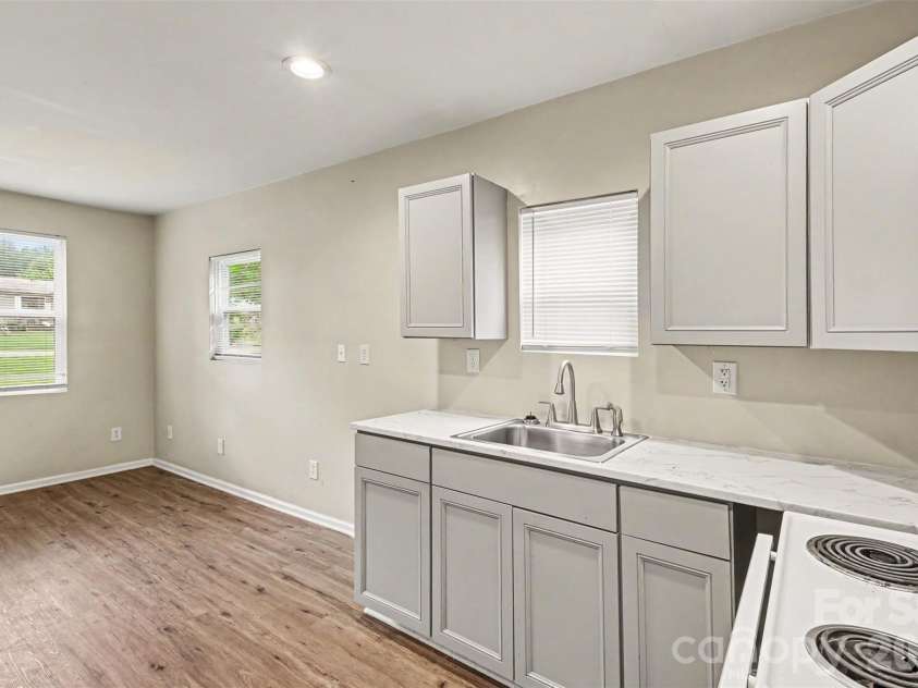 125 Gains Lane, Statesville, NC 28677.  MLS# CAR4407247, YatesRealty ID 42023. Kitchen