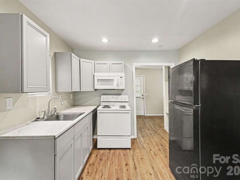 125 Gains Lane, Statesville, NC 28677.  MLS# CAR4407247, YatesRealty ID 42023. Kitchen
