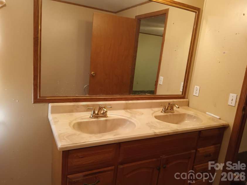 60 Rolling Creek Drive, Sumter, SC 29153.  MLS# CAR4412498, YatesRealty ID 42024. 