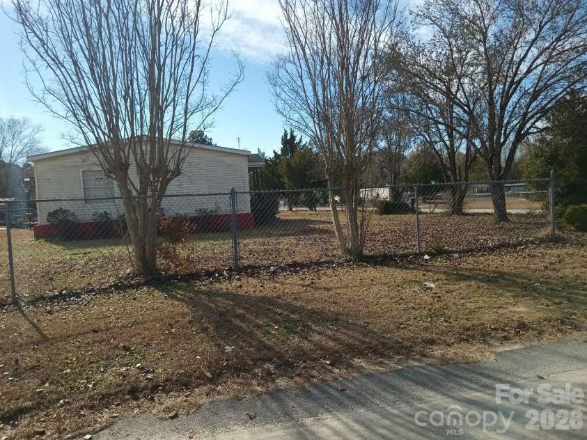 60 Rolling Creek Drive, Sumter, SC 29153.  MLS# CAR4412498, YatesRealty ID 42024. 