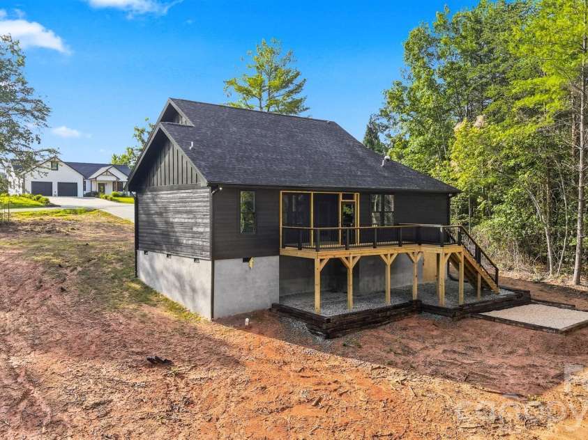 1035 Hawksbill Drive, Morganton, NC 28655.  MLS# CAR4412312, YatesRealty ID 42026. 