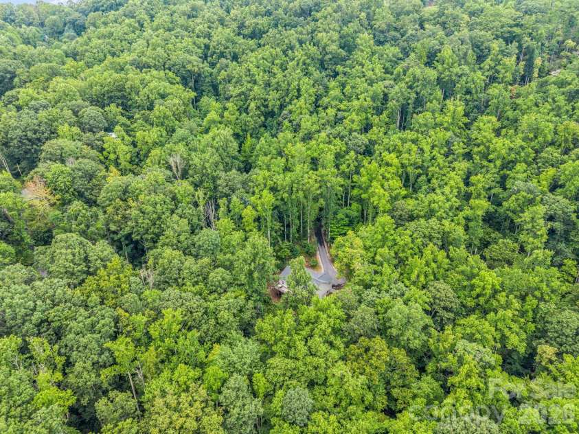 180 Ridgeview Drive, Hendersonville, NC 28792.  MLS# CAR4410645, YatesRealty ID 42029. 