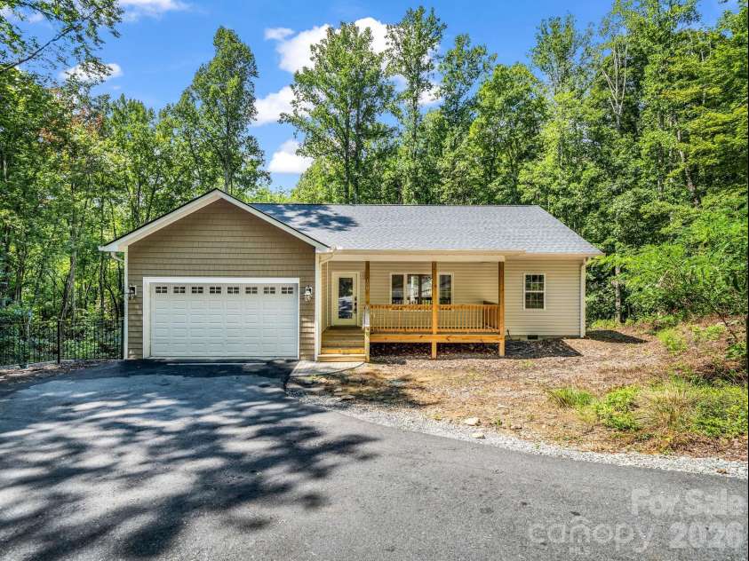180 Ridgeview Drive, Hendersonville, NC 28792.  MLS# CAR4410645, YatesRealty ID 42029. Private location surrounded by trees.