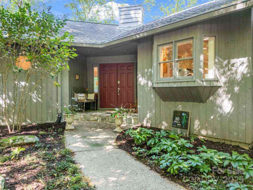 193 Downing Place, Lake Lure, NC 28746.  MLS# CAR4280208, YatesRealty ID 4203. Easy, level access into this lovely golf course home on the 16th fairway of the Apple Valley Golf Course (just 1 of 2 Rumbling Bald on Lake Lure's championship mountain golf courses).