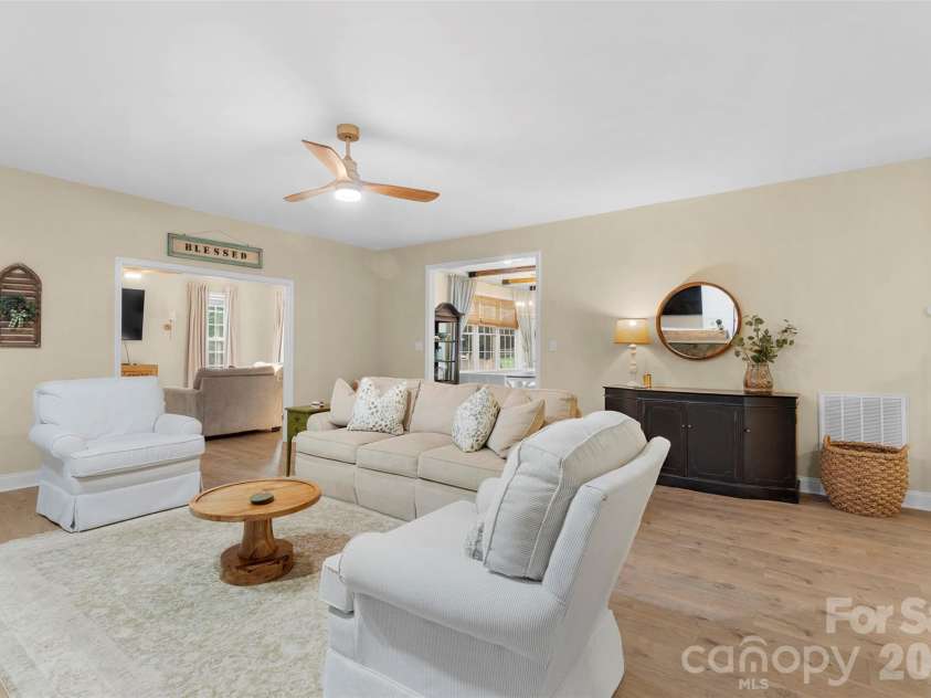 7233 Ridge Road, Lexington, NC 27295.  MLS# CAR4412504, YatesRealty ID 42030. 