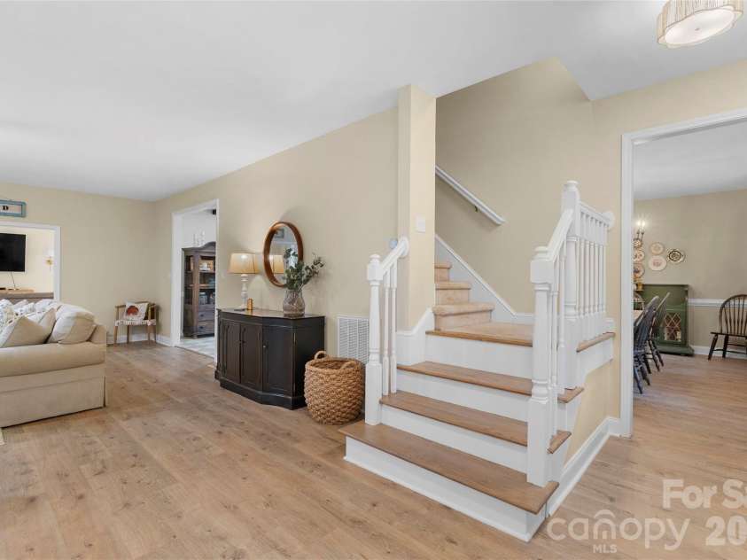 7233 Ridge Road, Lexington, NC 27295.  MLS# CAR4412504, YatesRealty ID 42030. 