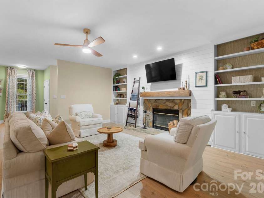 7233 Ridge Road, Lexington, NC 27295.  MLS# CAR4412504, YatesRealty ID 42030. 