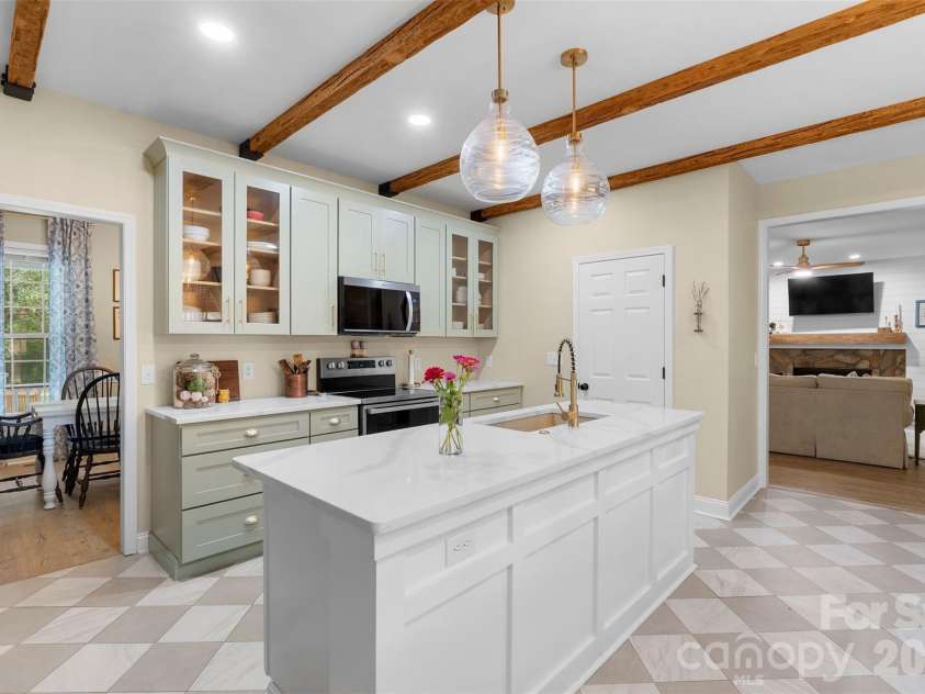 7233 Ridge Road, Lexington, NC 27295.  MLS# CAR4412504, YatesRealty ID 42030. 