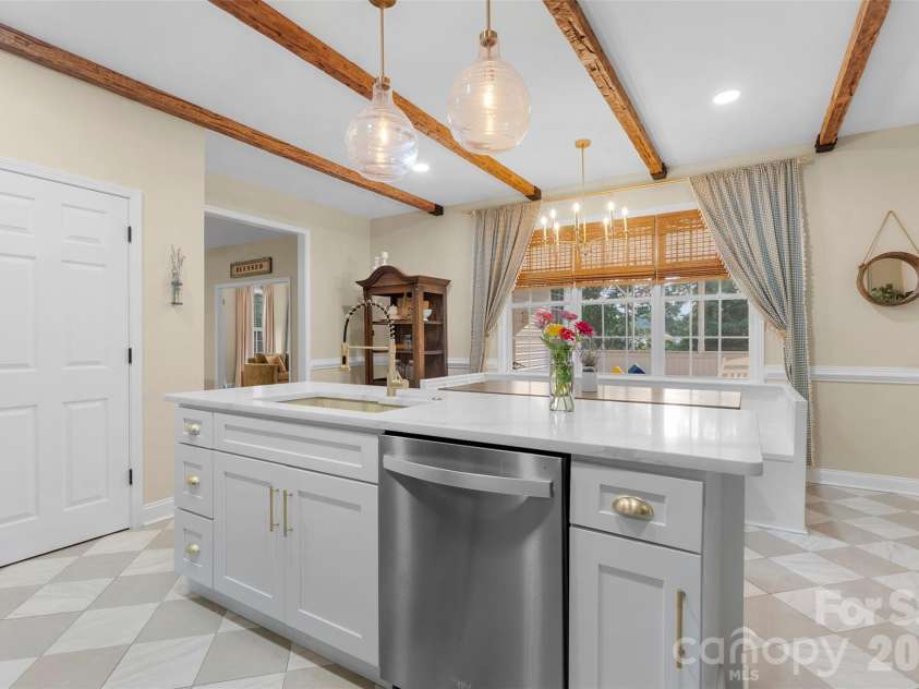 7233 Ridge Road, Lexington, NC 27295.  MLS# CAR4412504, YatesRealty ID 42030. 
