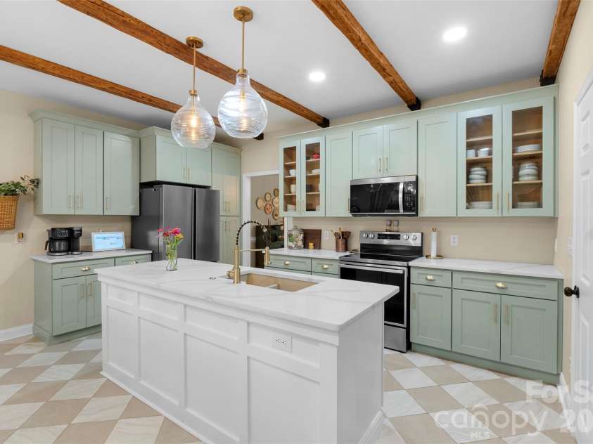 7233 Ridge Road, Lexington, NC 27295.  MLS# CAR4412504, YatesRealty ID 42030. 
