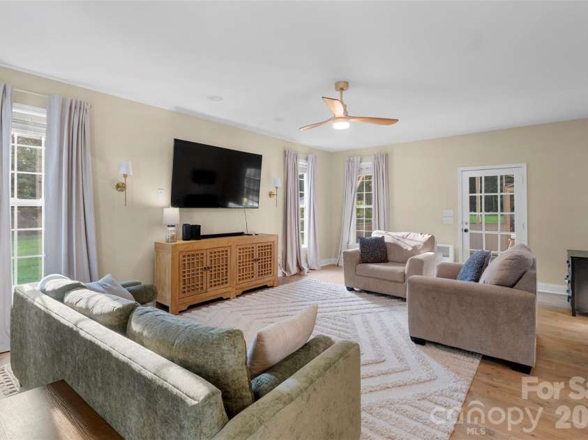 7233 Ridge Road, Lexington, NC 27295.  MLS# CAR4412504, YatesRealty ID 42030. 