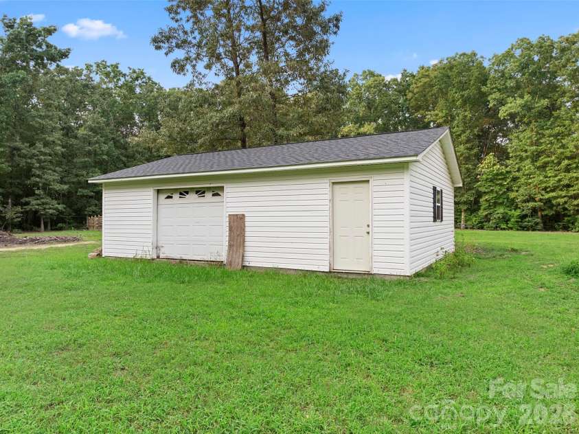 7233 Ridge Road, Lexington, NC 27295.  MLS# CAR4412504, YatesRealty ID 42030. 