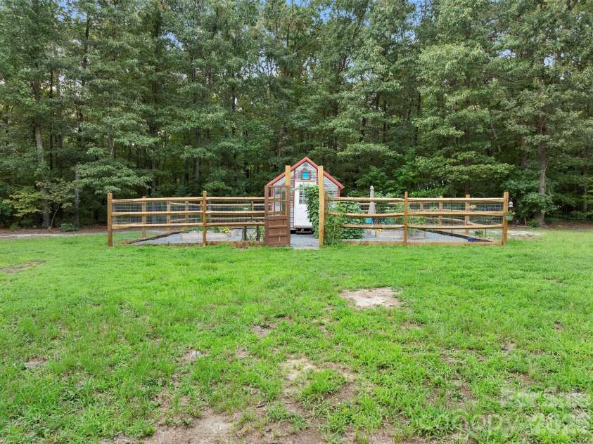 7233 Ridge Road, Lexington, NC 27295.  MLS# CAR4412504, YatesRealty ID 42030. 