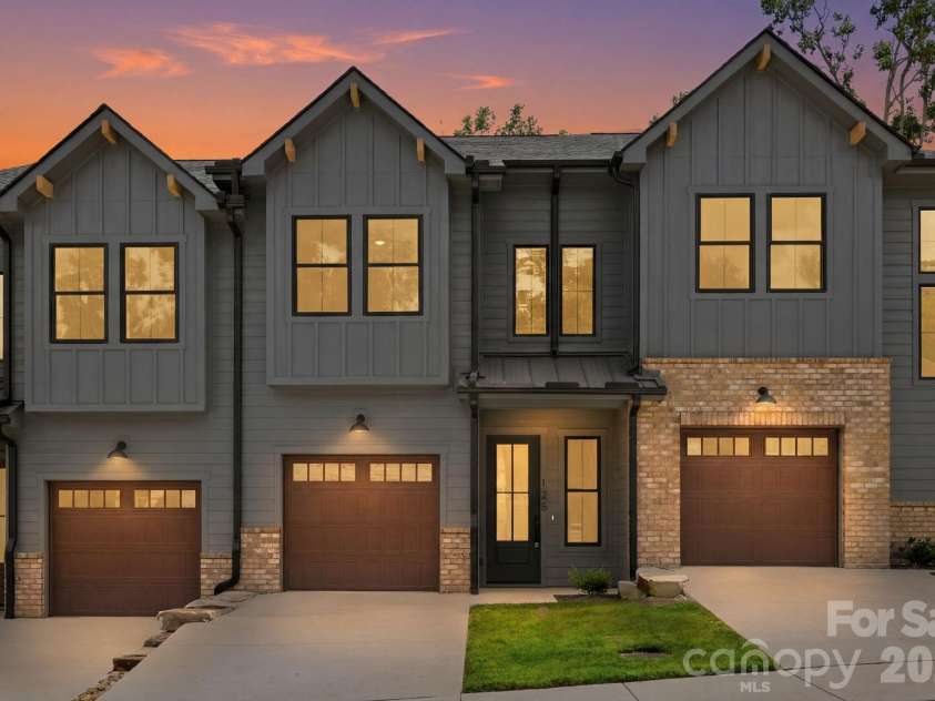 126 Collin Place, Asheville, NC 28804.  MLS# CAR4412516, YatesRealty ID 42033. 