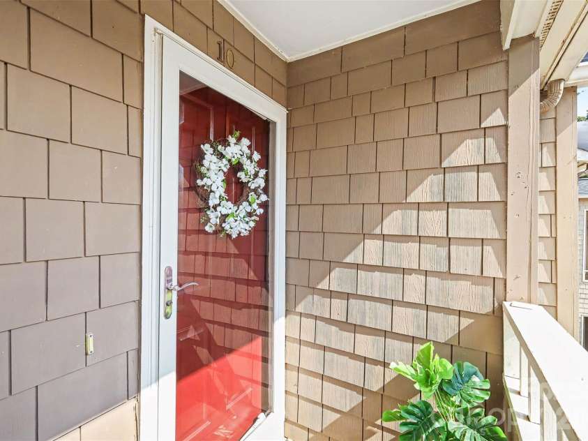9817 Emerald Point Drive, Charlotte, NC 28278.  MLS# CAR4411548, YatesRealty ID 42034. 