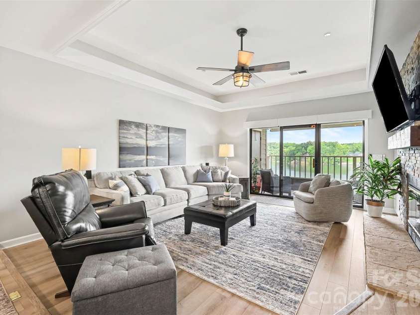 9817 Emerald Point Drive, Charlotte, NC 28278.  MLS# CAR4411548, YatesRealty ID 42034. 