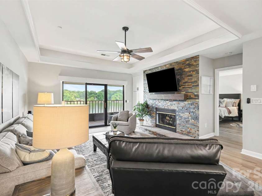 9817 Emerald Point Drive, Charlotte, NC 28278.  MLS# CAR4411548, YatesRealty ID 42034. 
