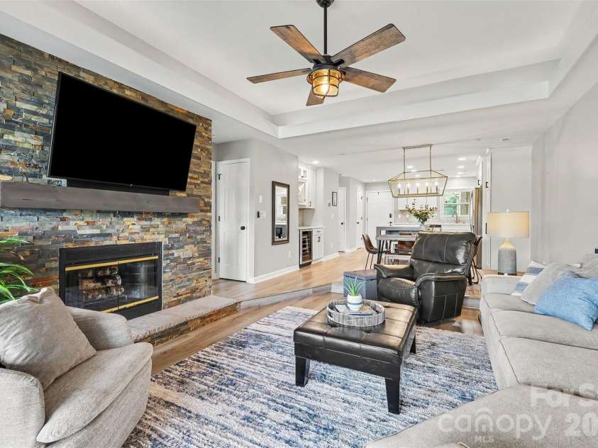9817 Emerald Point Drive, Charlotte, NC 28278.  MLS# CAR4411548, YatesRealty ID 42034. 