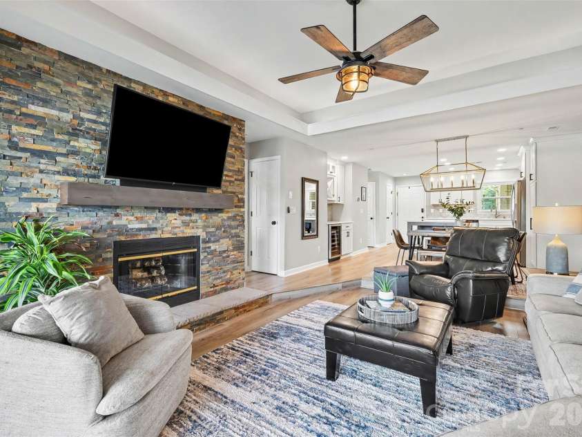 9817 Emerald Point Drive, Charlotte, NC 28278.  MLS# CAR4411548, YatesRealty ID 42034. 