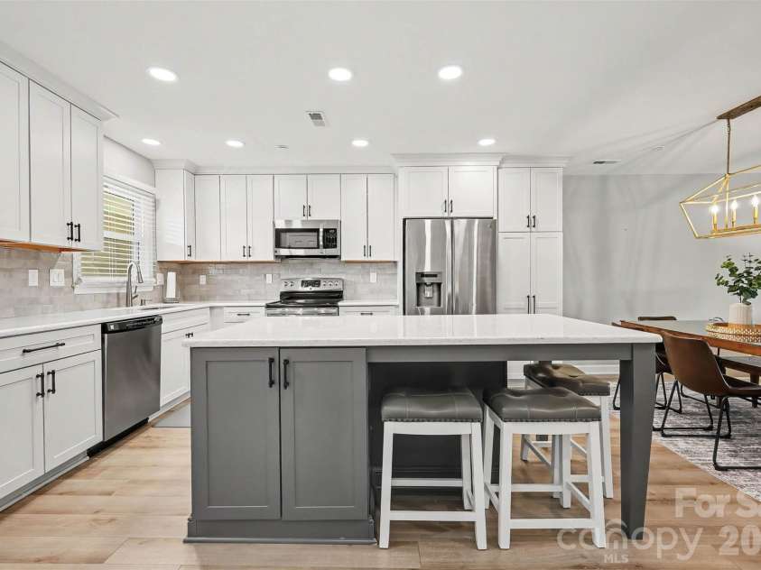 9817 Emerald Point Drive, Charlotte, NC 28278.  MLS# CAR4411548, YatesRealty ID 42034. 