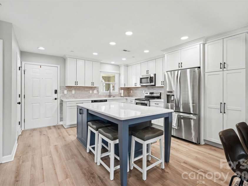 9817 Emerald Point Drive, Charlotte, NC 28278.  MLS# CAR4411548, YatesRealty ID 42034. 