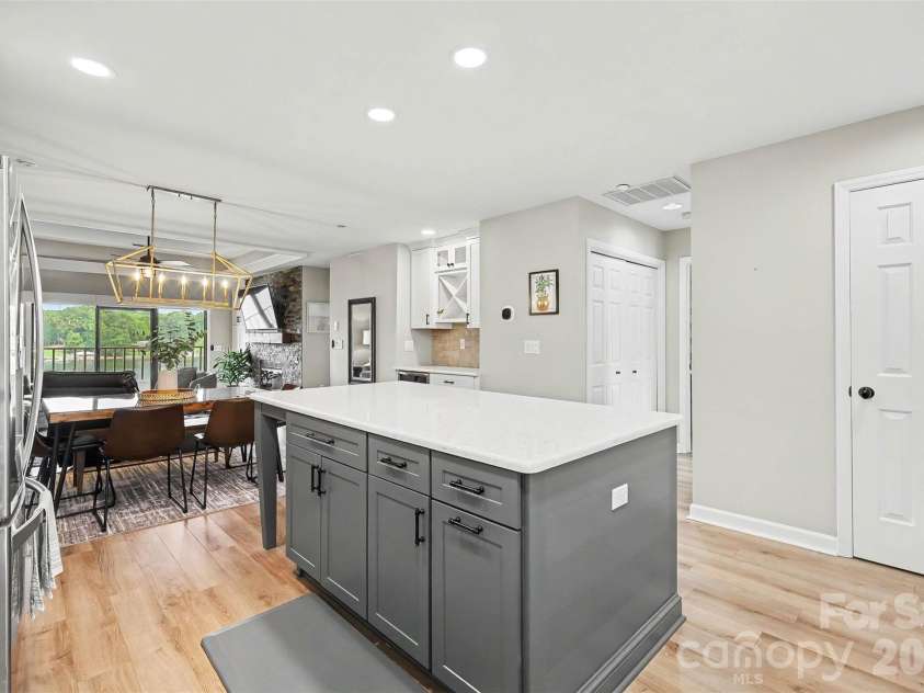 9817 Emerald Point Drive, Charlotte, NC 28278.  MLS# CAR4411548, YatesRealty ID 42034. 