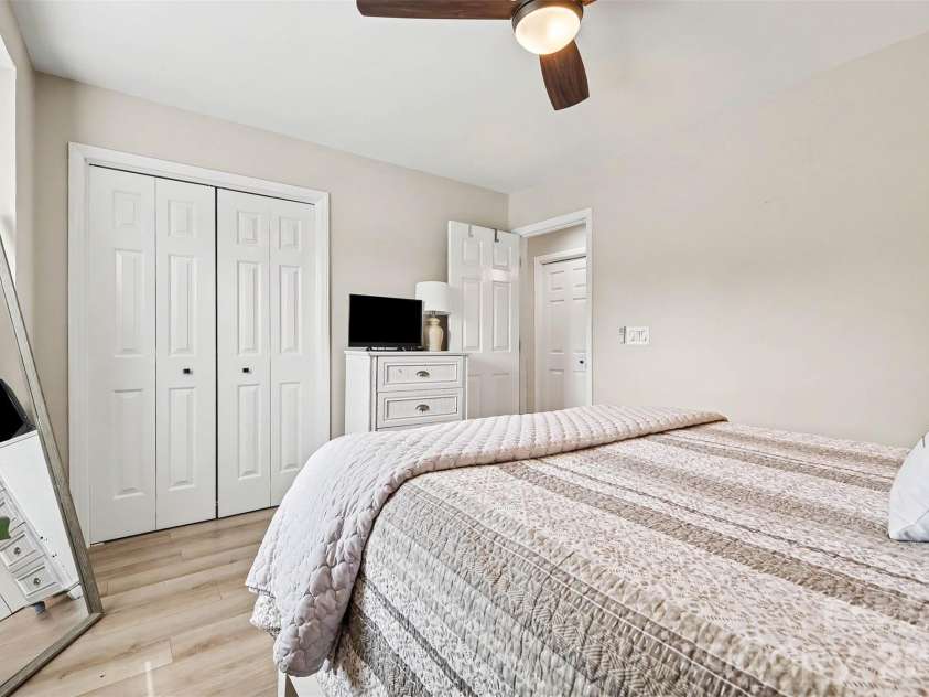 9817 Emerald Point Drive, Charlotte, NC 28278.  MLS# CAR4411548, YatesRealty ID 42034. 