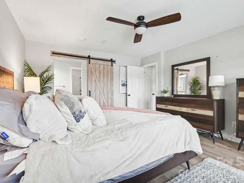 9817 Emerald Point Drive, Charlotte, NC 28278.  MLS# CAR4411548, YatesRealty ID 42034. 