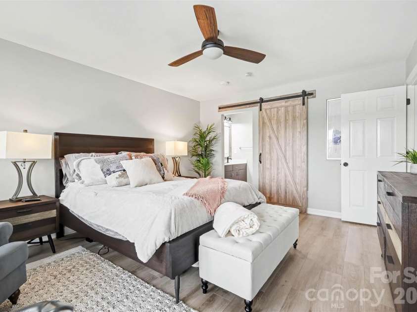 9817 Emerald Point Drive, Charlotte, NC 28278.  MLS# CAR4411548, YatesRealty ID 42034. 