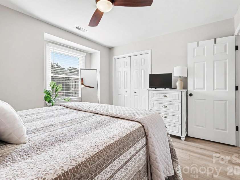 9817 Emerald Point Drive, Charlotte, NC 28278.  MLS# CAR4411548, YatesRealty ID 42034. 