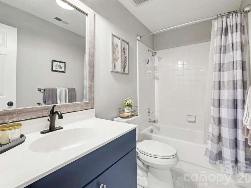 9817 Emerald Point Drive, Charlotte, NC 28278.  MLS# CAR4411548, YatesRealty ID 42034. 